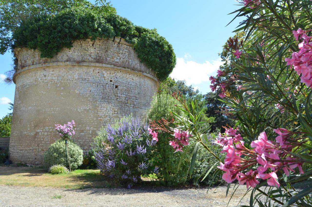 Gite De St Hilaire Soubise Exterior foto